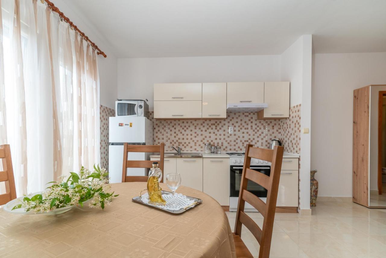 Apartman Dildo Lägenhet Trogir Exteriör bild