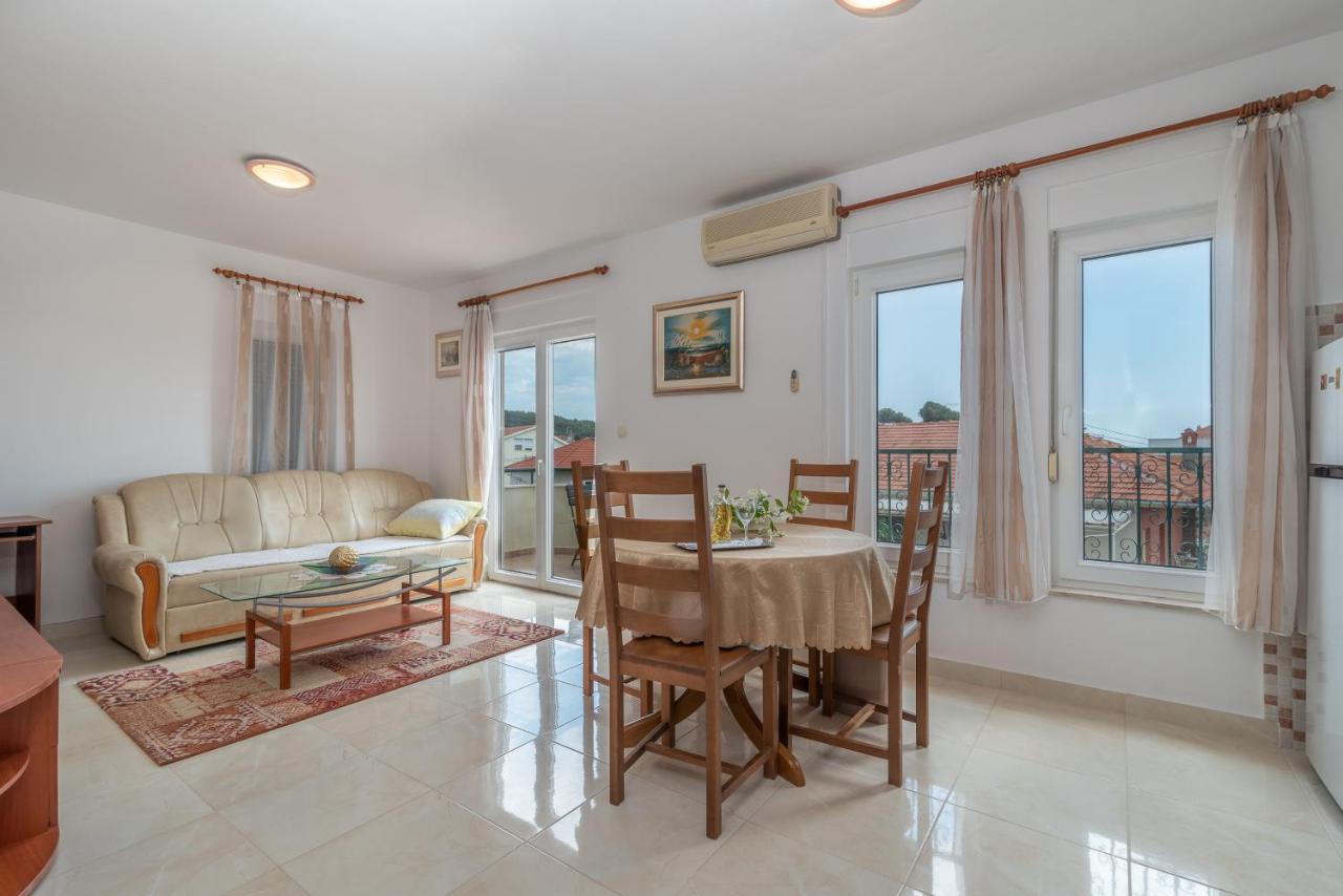 Apartman Dildo Lägenhet Trogir Exteriör bild