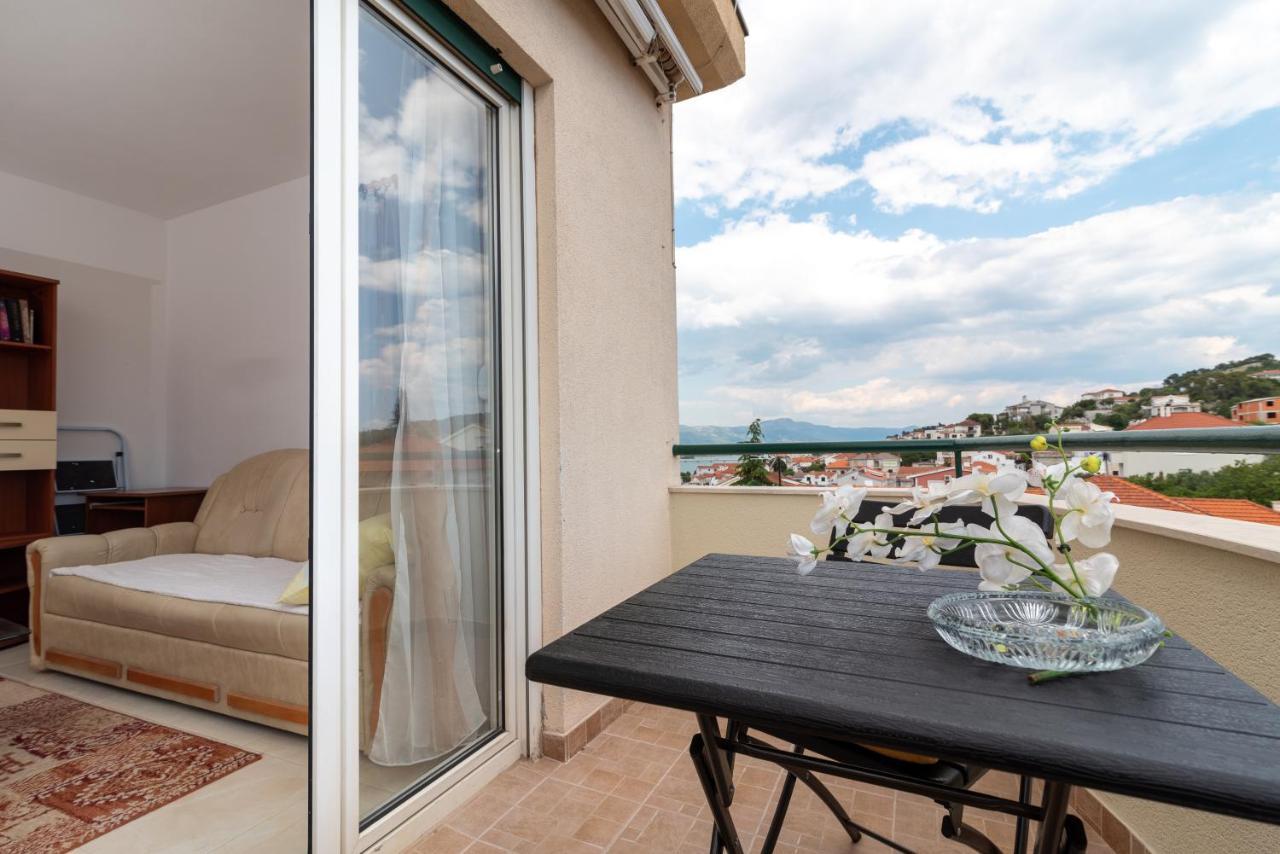 Apartman Dildo Lägenhet Trogir Exteriör bild