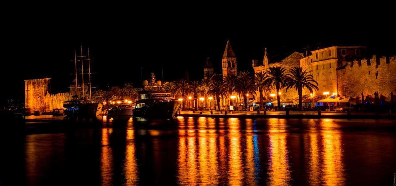 Apartman Dildo Lägenhet Trogir Exteriör bild