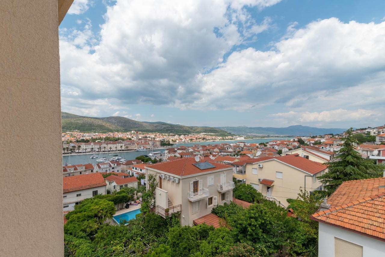 Apartman Dildo Lägenhet Trogir Exteriör bild