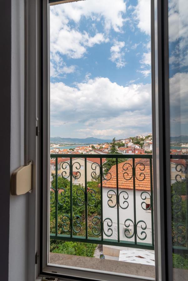 Apartman Dildo Lägenhet Trogir Exteriör bild
